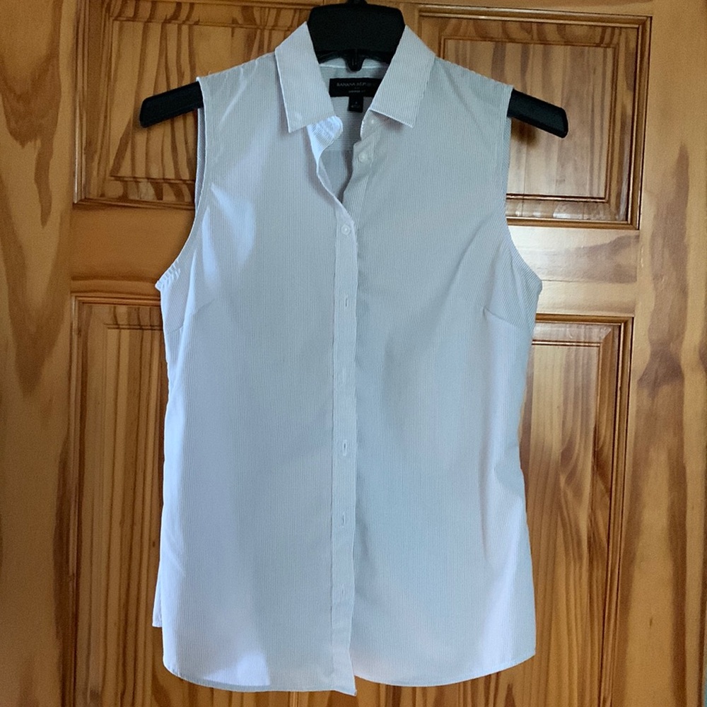 Banana Republic Pin Stripe Sleeveless Button Down - Size 4